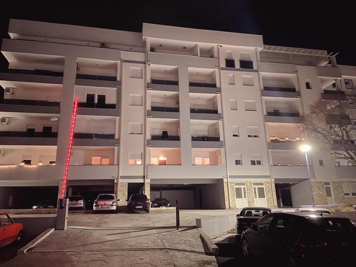 Tiffany Lux Apartment Требинє Екстер'єр фото